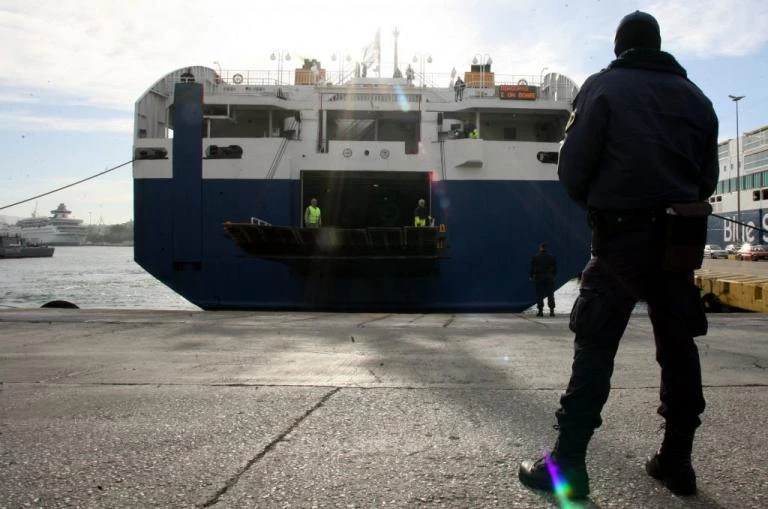 Συναγερμός στον Πειραιά: Κρατούμενοι απέδρασαν από το λιμάνι